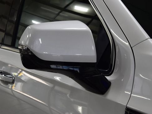 Used 2024 GMC Yukon XL Denali AWD/4WD image 18