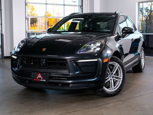 Used 2024 Porsche Macan image 2