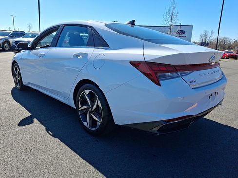 Used 2023 Hyundai Elantra Limited w/ Preferred Accessory Package image 5