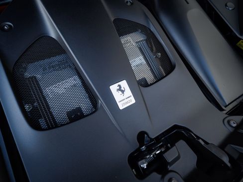 Used 2021 Ferrari 812 GTS image 60