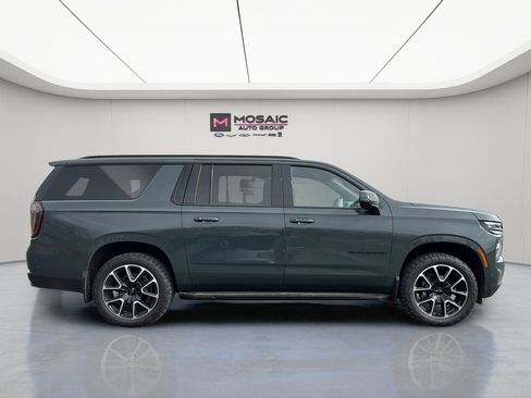 Used 2025 Chevrolet Suburban RST w/ RST Capability Package AWD/4WD image 8