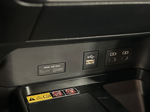 Used 2025 Toyota Camry LE image 28