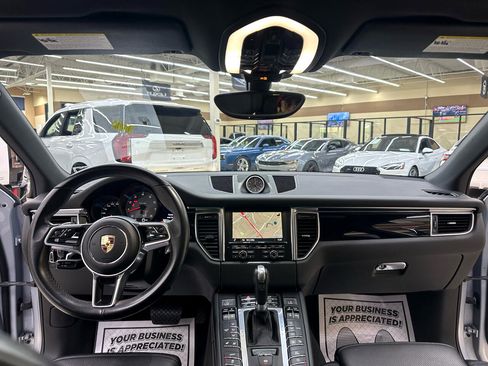 Used 2016 Porsche Macan S image 32