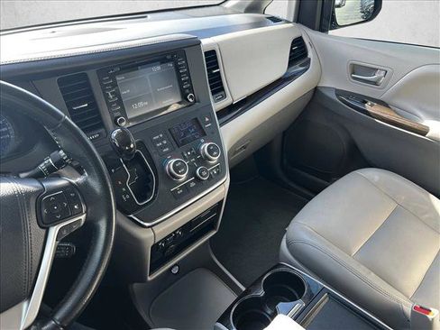 Used 2019 Toyota Sienna XLE image 13