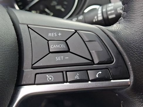 Used 2018 Nissan Rogue SV image 22