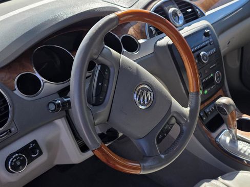 Used 2011 Buick Enclave CXL image 10