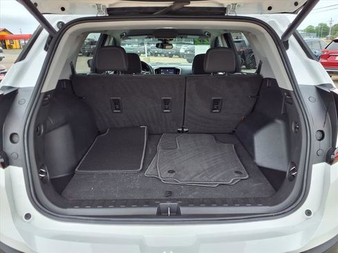 Used 2022 GMC Terrain SLE w/ Driver Convenience Package FWD image 16