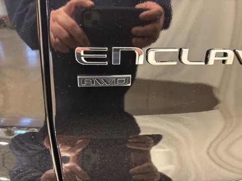 Used 2025 Buick Enclave Preferred AWD/4WD image 12