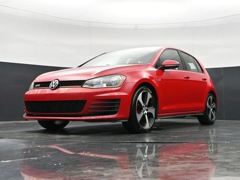 Used 2016 Volkswagen Golf 4-Door FWD image 43