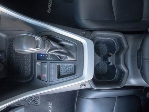 Used 2020 Toyota RAV4 XLE Premium image 10