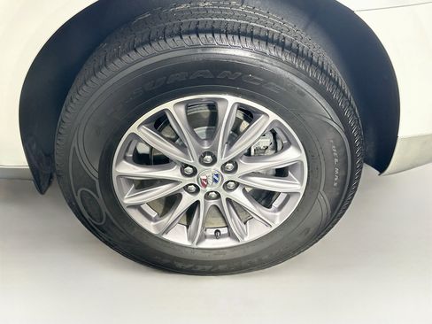 Used 2023 Buick Enclave Essence FWD image 11