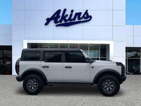 Certified 2024 Ford Bronco Badlands image 1