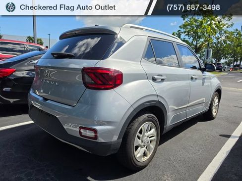 Used 2020 Hyundai Venue SEL FWD image 6