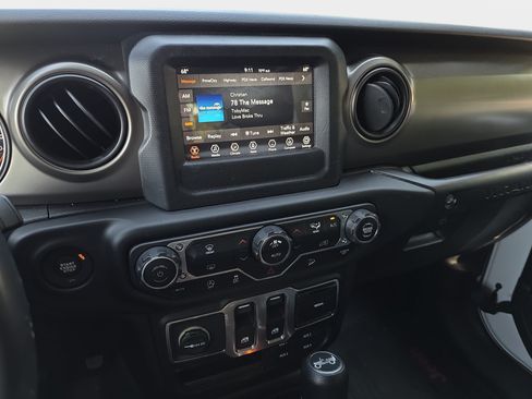 Used 2018 Jeep Wrangler Sport AWD/4WD image 6