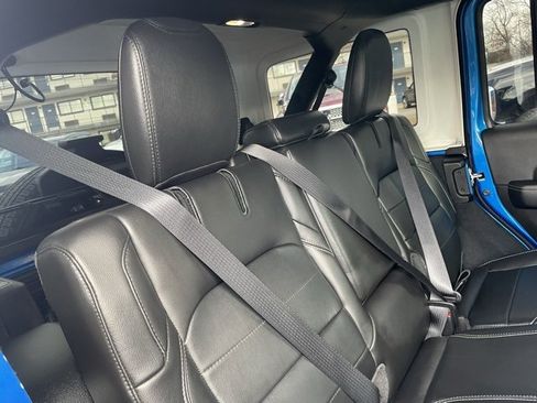 Used 2022 Jeep Wrangler Unlimited Sahara w/ Cold Weather Group image 33