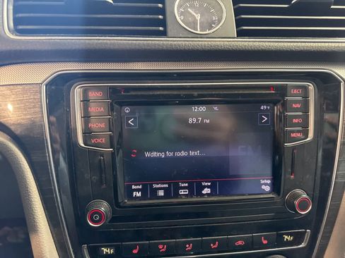 Used 2016 Volkswagen Passat 1.8T SE w/ Lighting Package image 23