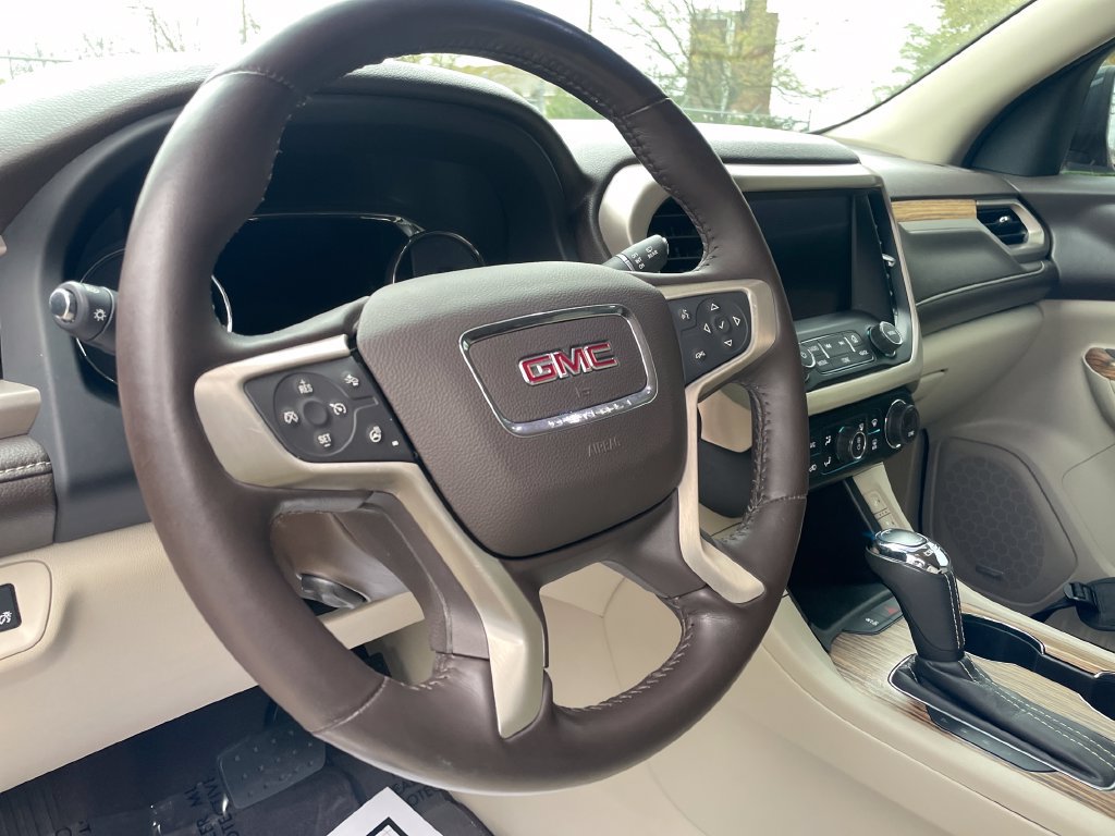 Used 2019 GMC Acadia Denali w/ Technology Package FWD image 15
