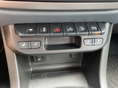 Used 2021 Chevrolet Colorado Z71 AWD/4WD image 43