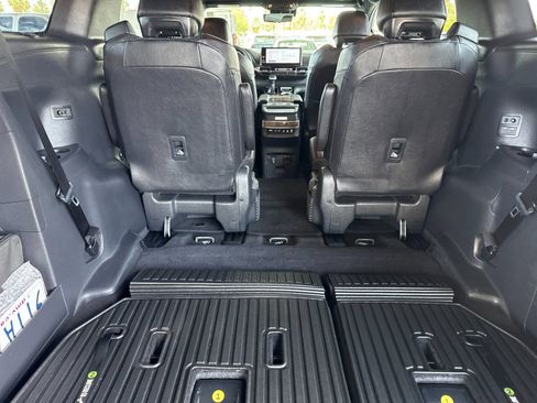 Used 2025 Toyota Sienna Platinum FWD image 16