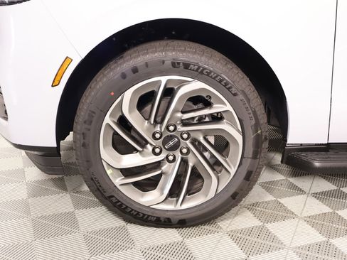 New 2026 Lincoln Navigator Premiere AWD/4WD image 18