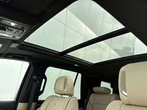 Certified 2024 Cadillac Escalade Premium Luxury image 17