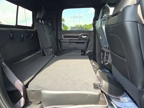 New 2026 RAM 2500 Laramie AWD/4WD image 34