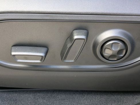 New 2025 Jeep Grand Cherokee Limited w/ Black Appearance Package image 18