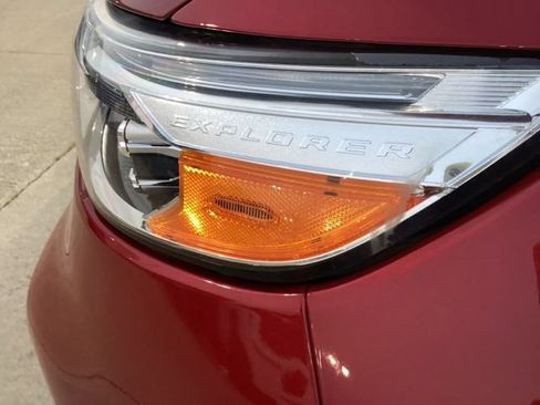 Used 2023 Ford Explorer XLT w/ Equipment Group 202A AWD/4WD image 4