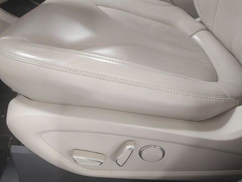 Used 2019 Lincoln Nautilus Select FWD image 3