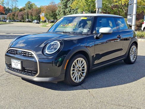 Used 2025 MINI Cooper 2-Door Hardtop image 3