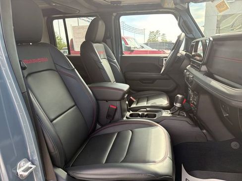 Used 2024 Jeep Gladiator Rubicon w/ Technology Group AWD/4WD image 53