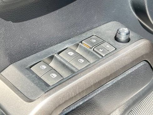 Used 2019 Toyota Tacoma SR5 AWD/4WD image 18
