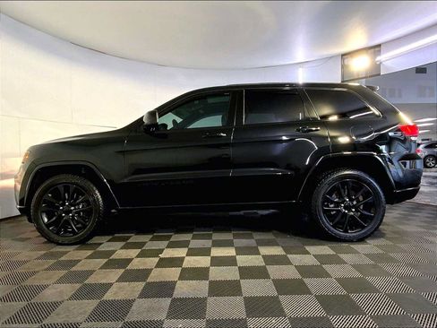 Used 2021 Jeep Grand Cherokee Laredo X AWD/4WD image 2