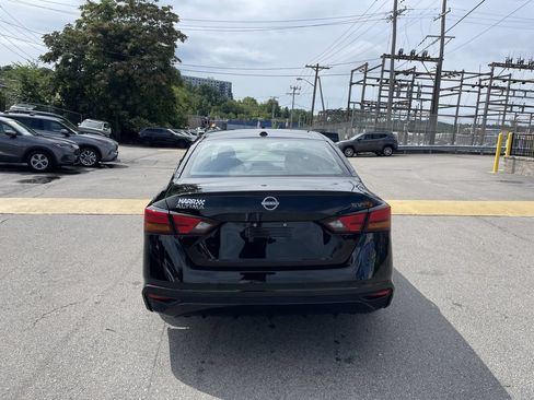 Used 2024 Nissan Altima 2.5 SV FWD image 4