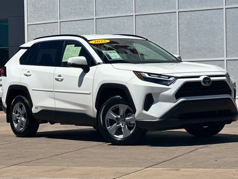 Used 2025 Toyota RAV4 XLE AWD/4WD image 2