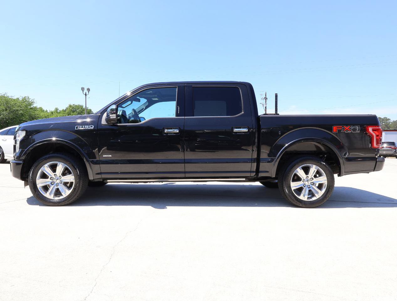 Used 2015 Ford F150 Platinum w/ Equipment Group 701A Luxury AWD/4WD image 3