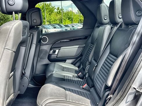 Certified 2025 Land Rover Discovery S image 15
