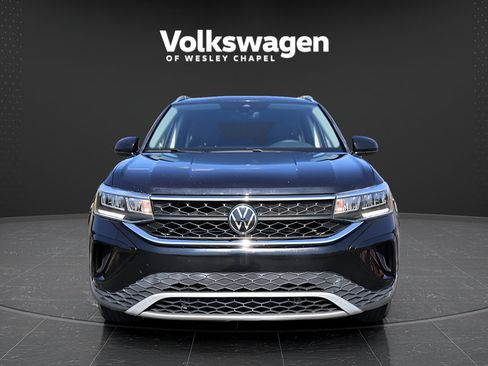 Used 2024 Volkswagen Taos SE FWD image 3