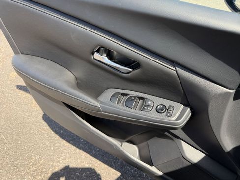 Used 2025 Nissan Sentra SV FWD image 18