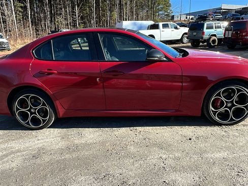 Used 2025 Alfa Romeo Giulia AWD w/ Veloce Package AWD image 7