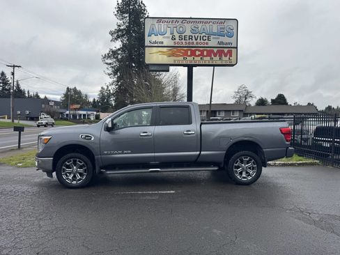 Used 2017 Nissan Titan SL w/ Chrome Package image 4