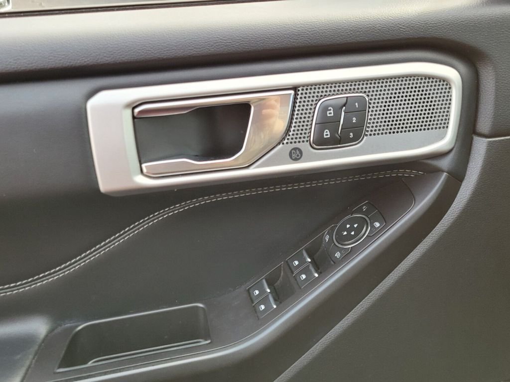 Used 2020 Ford Explorer Limited RWD image 27