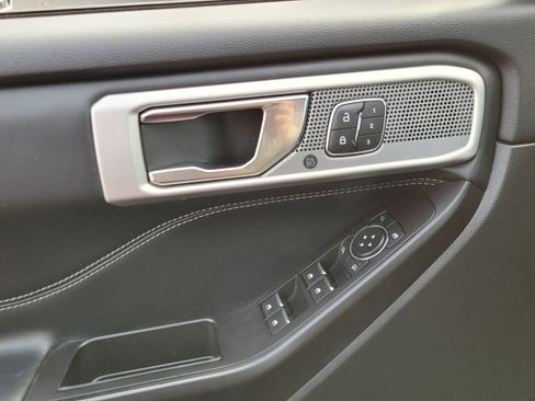 Used 2020 Ford Explorer Limited RWD image 27