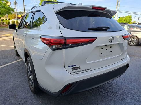 Used 2023 Toyota Highlander XLE image 4