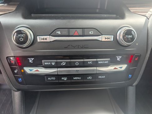 Used 2020 Ford Explorer Limited w/ Class III Trailer Tow Package image 21