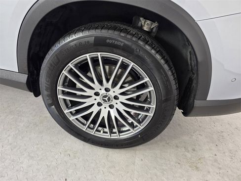 Certified 2025 Mercedes-Benz GLC 300 image 16