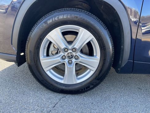 Used 2023 Toyota Highlander LE FWD image 9