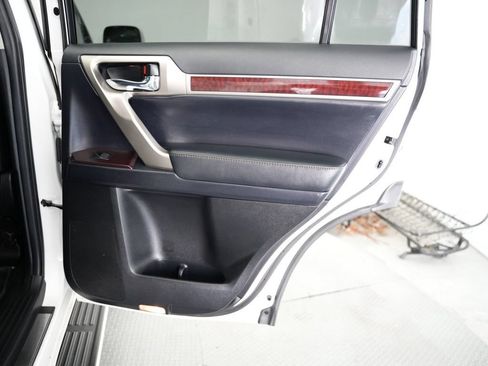 Used 2018 Lexus GX 460 Premium w/ Premium Package AWD/4WD image 42