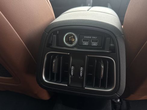 Used 2021 Maserati Levante image 23