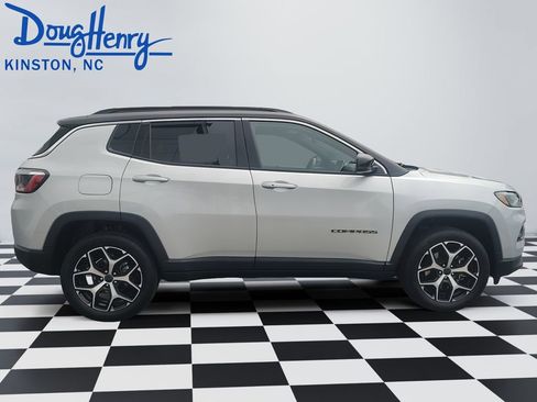Used 2025 Jeep Compass Limited AWD/4WD image 6